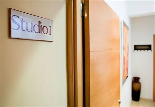 Puerta Catedral Studios Sevilla