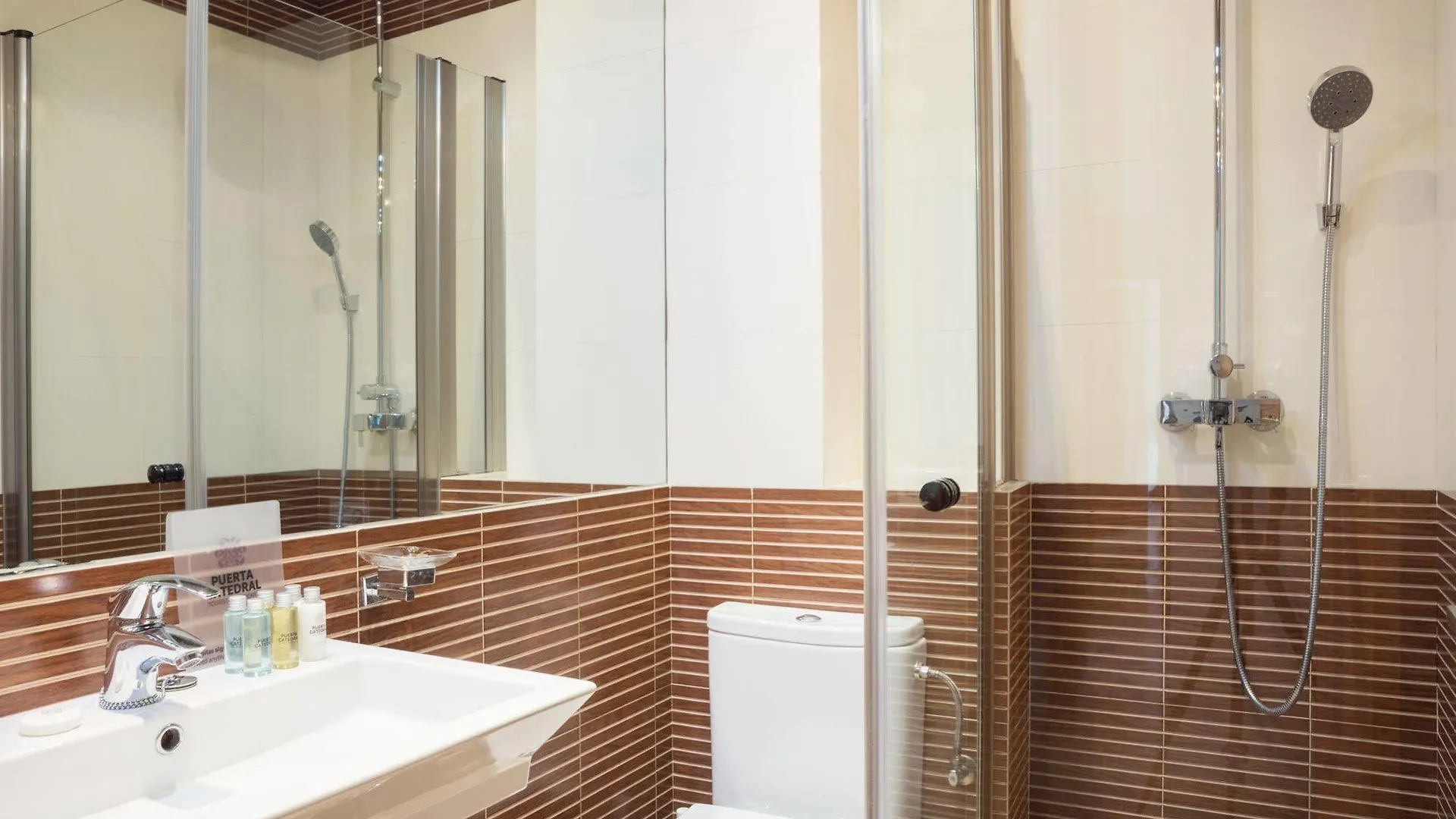 Puerta Catedral Studios Sevilla İspanya